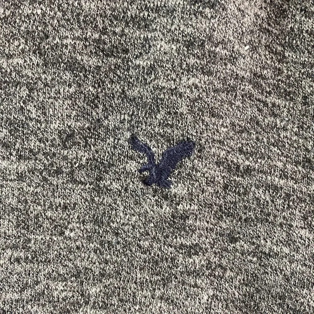 American Eagle Mens XXL Gray V-Neck Sweater Cotton Blend Knit Pullover Logo Eagl